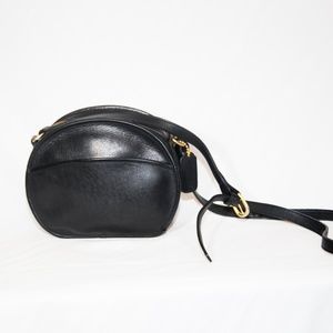 Coach canteen black leather round crossbody bag